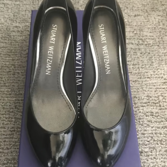 New Authentic Stuart Weitzman Moody Round Toe Pump - Picture 2 of 8